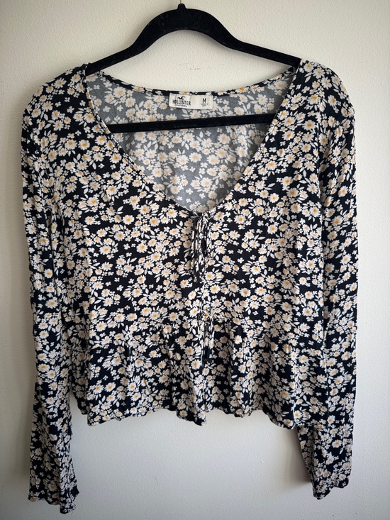Hollister Tops - Hollister Black Floral Daisy V-Neck Tie-Front Blouse
